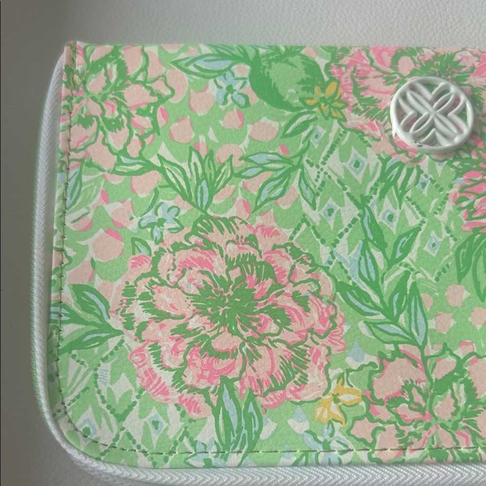 Lilly Pulitzer Pink and Green Floral Passport Travel wallet BNWT - Picture 6 of 16